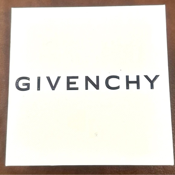 Brand new in box Givenchy Belt 💎 AUTHENTIC💎 - Picture 1 of 7